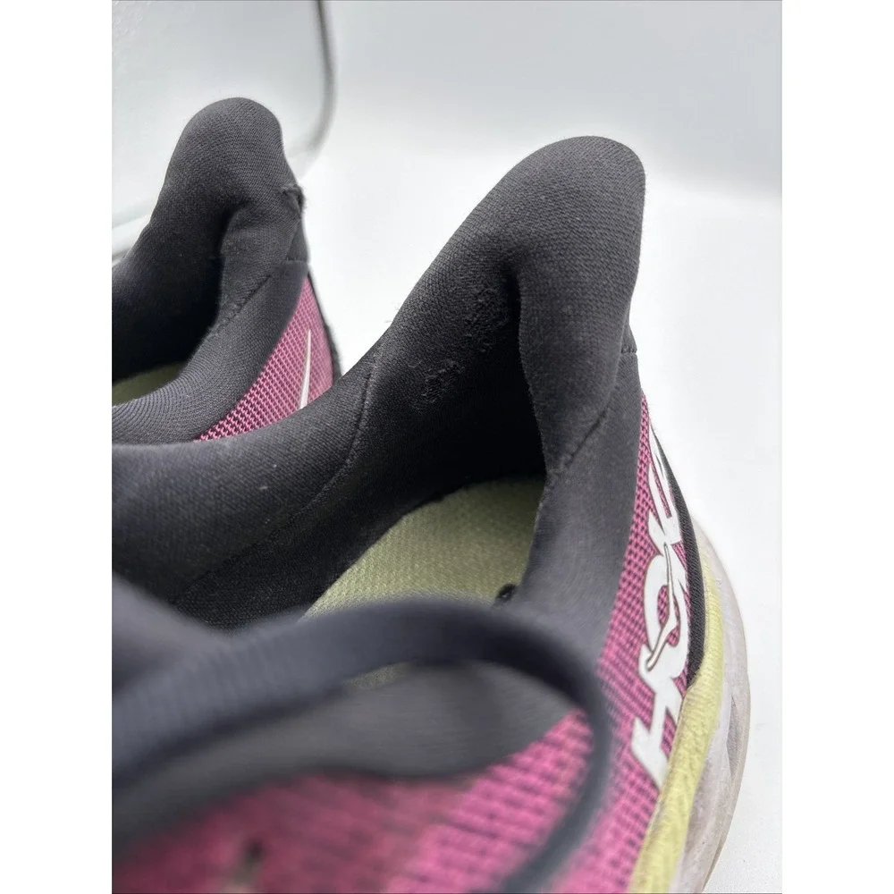 Hoka One One Clifton 8 Sneakers Womens Size 7B Pink Training Gym Athleisure READ